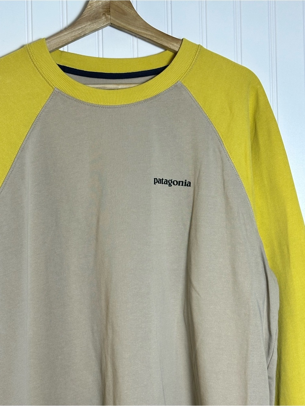 Patagonia Mens P-6 Logo Organic Cotton
Crew Sweatshirt L raglan sleeves - Picture 2 of 6